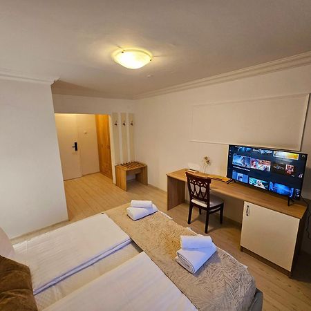 Hotel Royal Plaza By Timhotels تيميشورا المظهر الخارجي الصورة